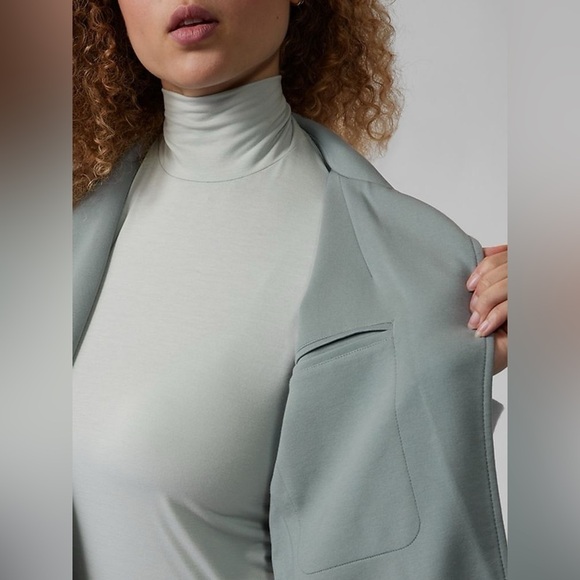 Athleta Eastbound Blazer Minimalistic Grey  Travel Jacket Coat #986273 Size 12 - Picture 5 of 11